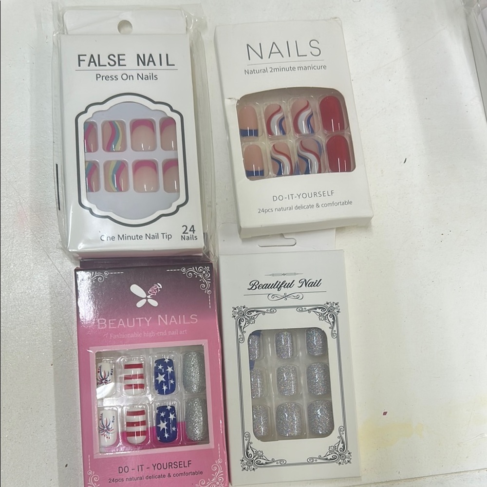 Lot of Fake Press On or Glue Nails & Nail Art & Tips - Picture 5 of 8